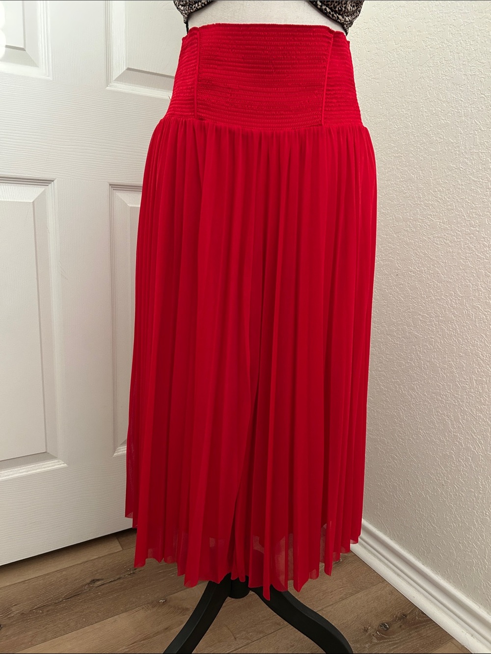 HD in Paris Vibrant Red Pleated Midi Skirt, Sz. XS, Gently Used.